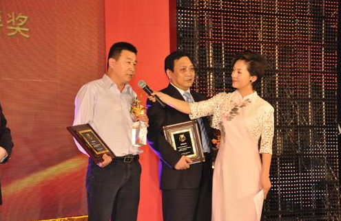 洛陽(yáng)摸家具大賽耗時(shí)兩天  50歲大媽堅(jiān)持到最后